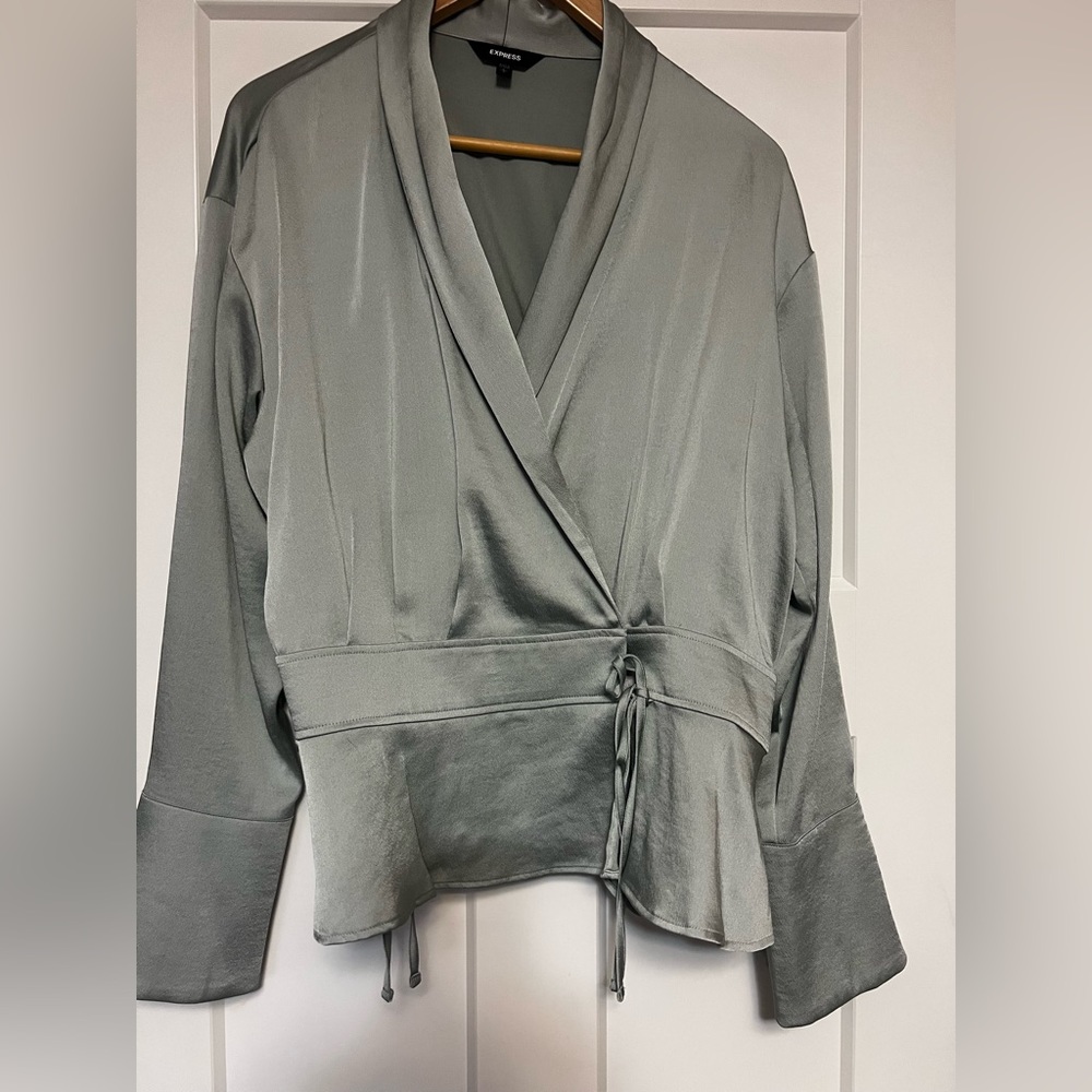 NWOT express silver wrap blouse - sz L